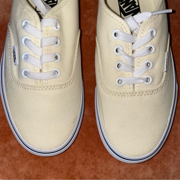 Vans White Canvas Sneakers men’s 5.5 women’s 7 - Picture 3 of 9